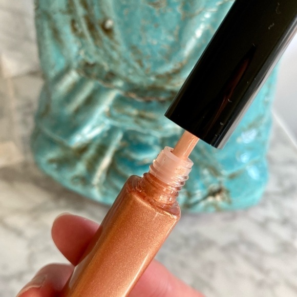 NYX New Mega Shine Lip Gloss in Chestnut LG117 - Picture 4 of 8